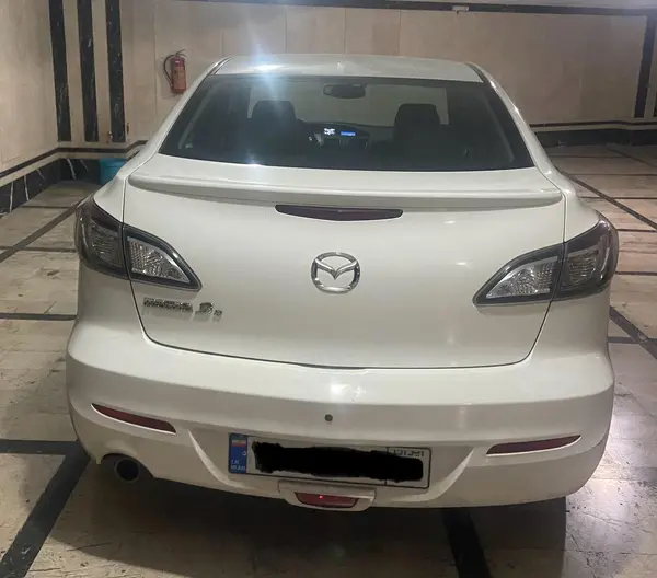 مزدا، 3 نیو صندوق دار