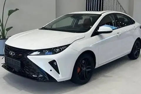 فونیکس، آریزو 6 جی تی (Z6 GT)