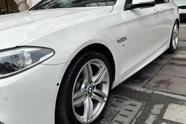 ب ام و، سری 5 سدان