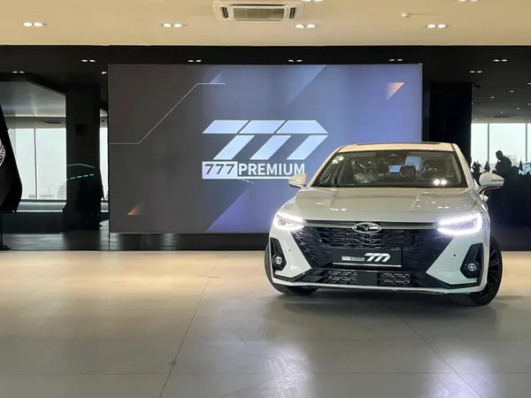 فونیکس، آریزو 8 (Z8)