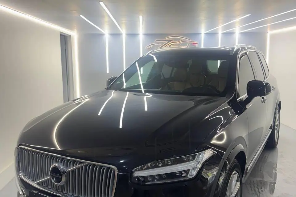 ولوو،  XC90