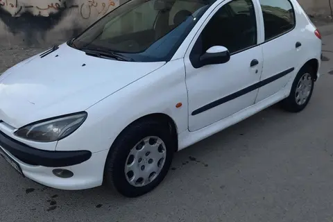پژو، 206