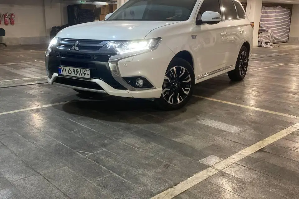 میتسوبیشی،  اوتلندر PHEV
