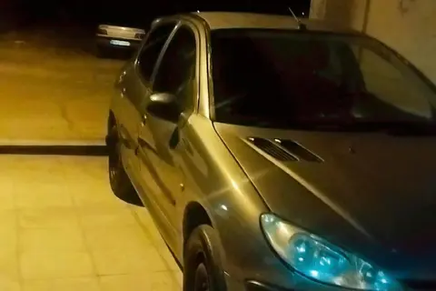 پژو، 206
