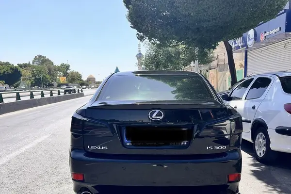 لکسوس  IS