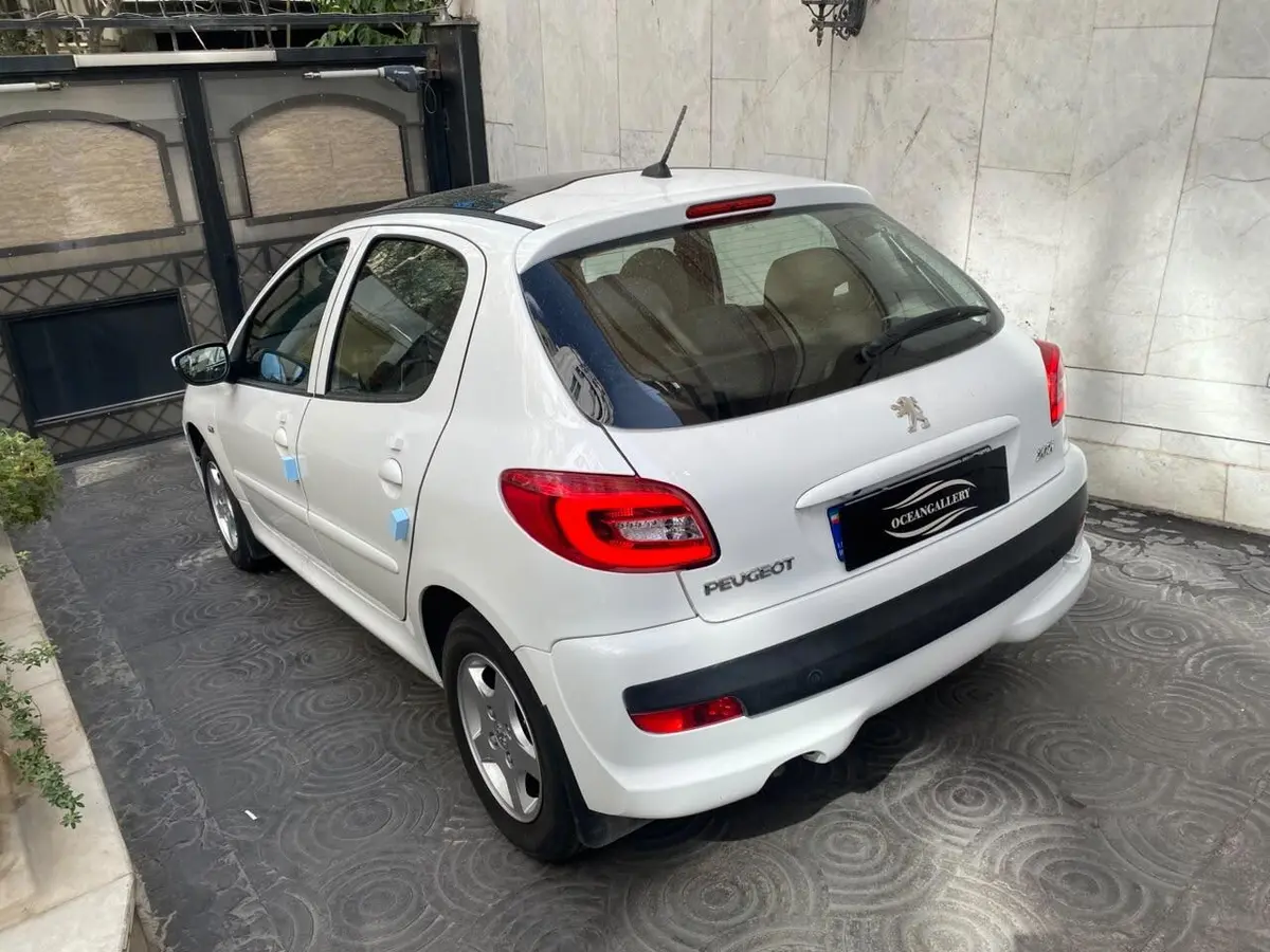 پژو،  207