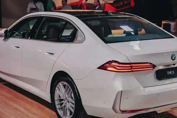 ب ام و، سری 5 سدان