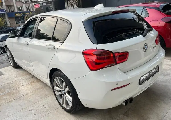 ب ام و، سری 1 هاچ بک