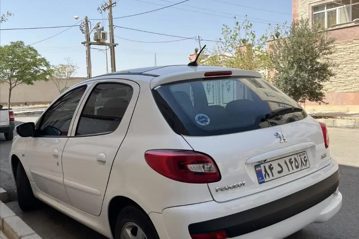پژو،  207
