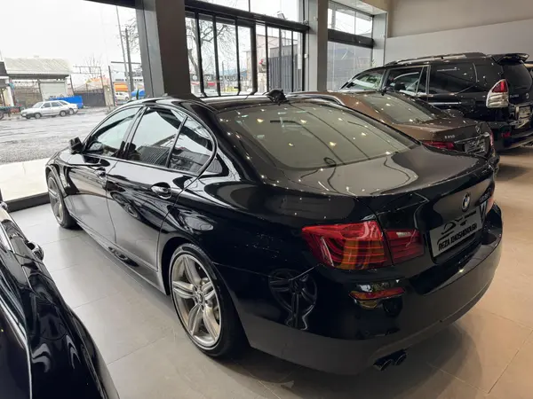 ب ام و، سری 5 سدان