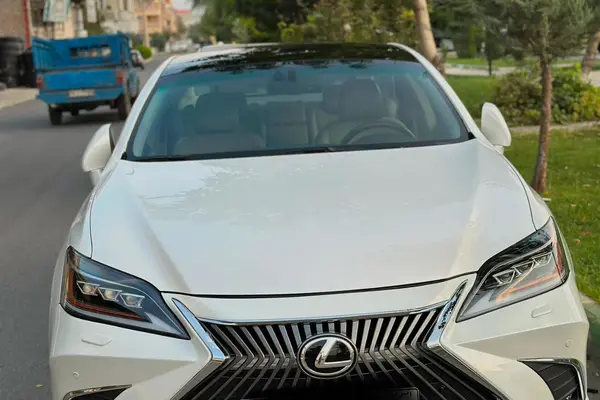 لکسوس، ES