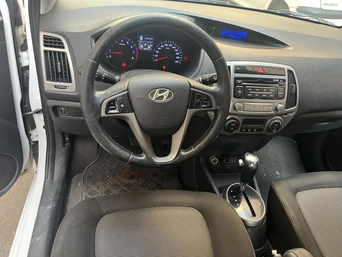 هیوندای،  i20