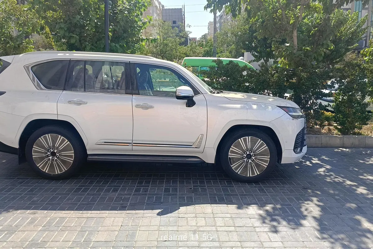 لکسوس،  LX