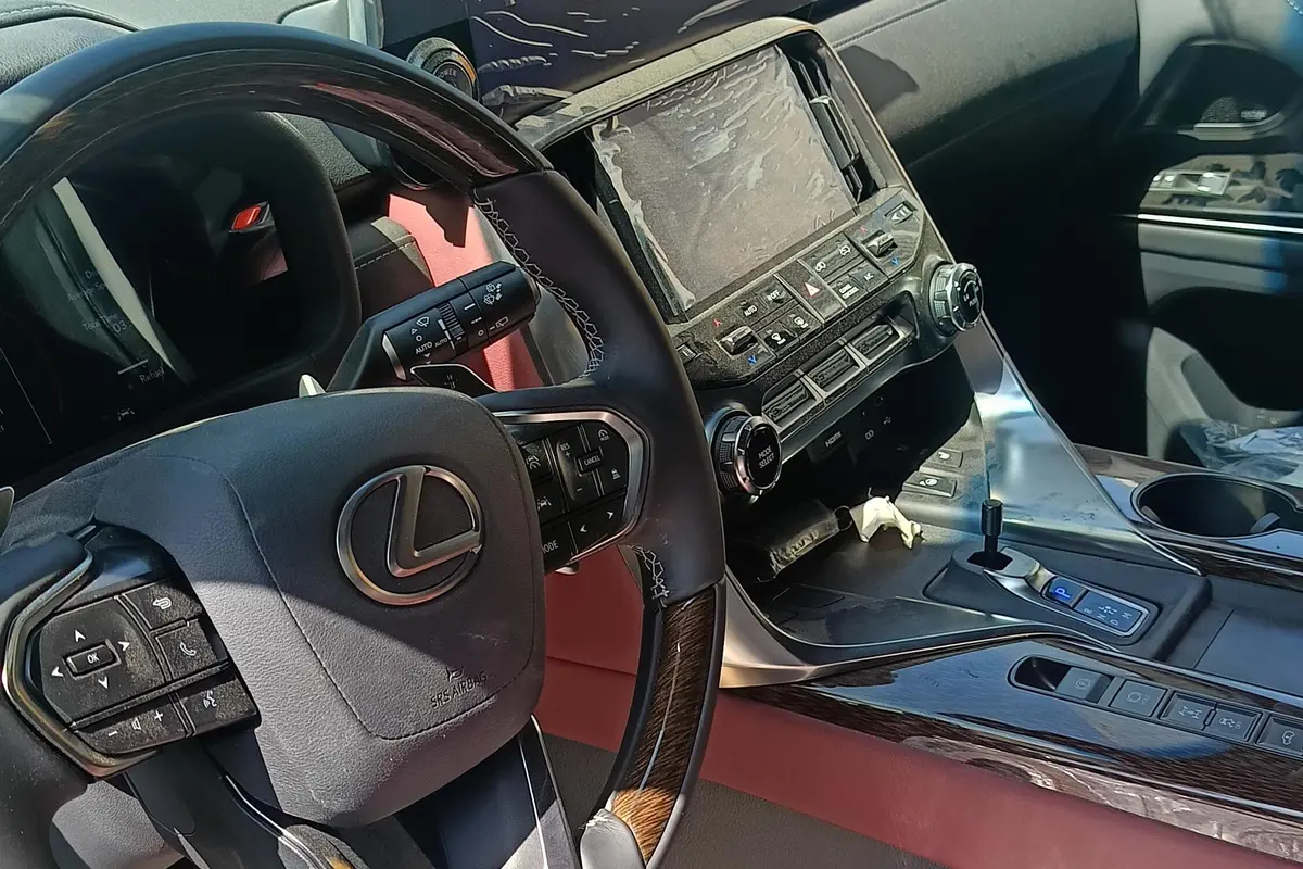لکسوس،  LX