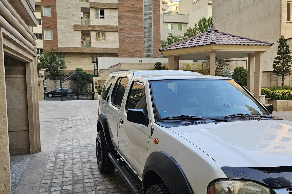 نیسان،  رونیز