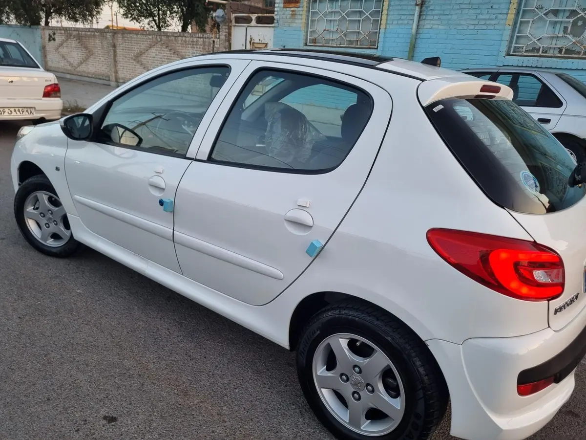 پژو،  207
