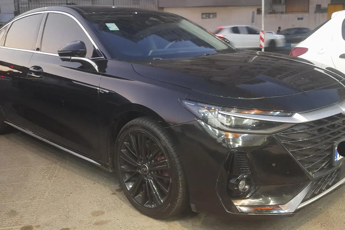 فونیکس،  آریزو 8 (Z8)