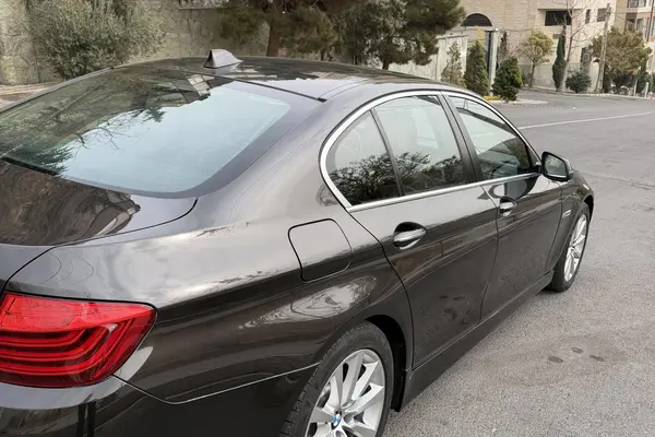 ب ام و، سری 5 سدان