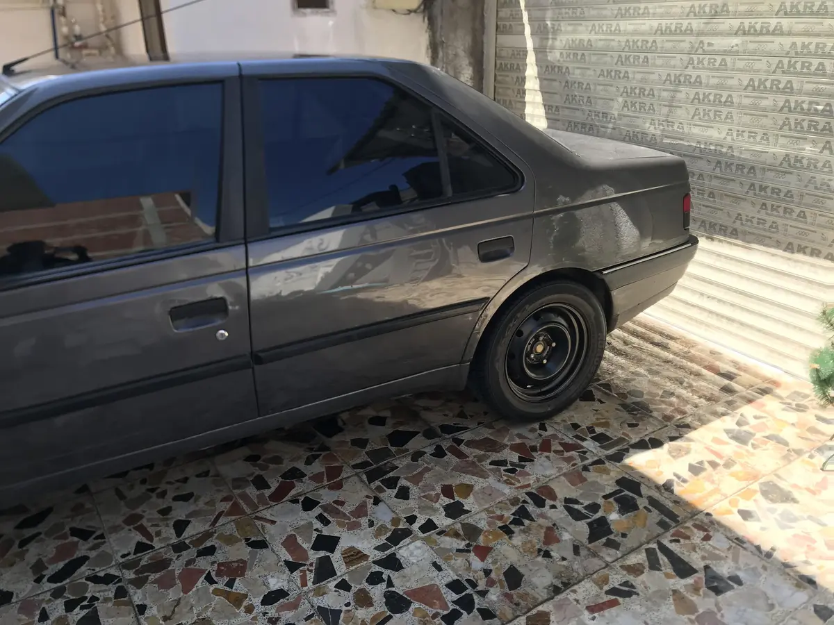پژو،  405