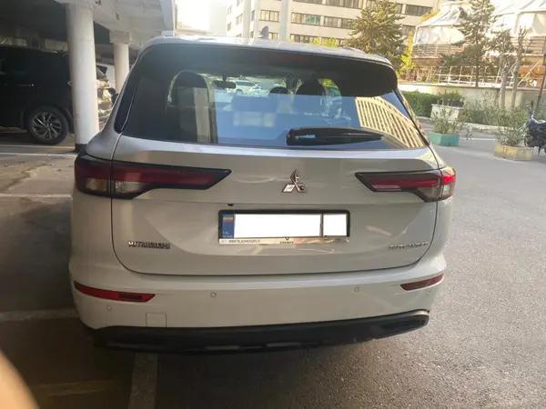 میتسوبیشی، اوتلندر