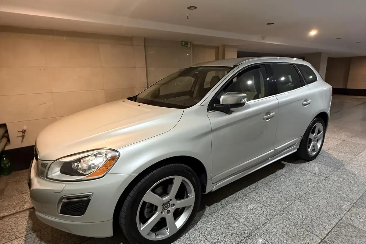 ولوو،  XC60
