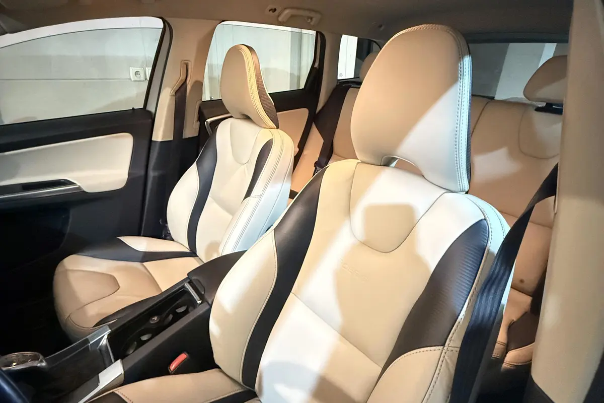 ولوو،  XC60