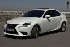 لکسوس، IS