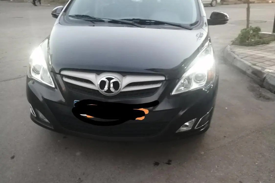بایک،  سابرینا هاچ بک (مونتاژ)