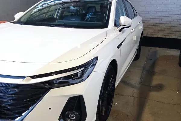 فونیکس، آریزو 8 (Z8)