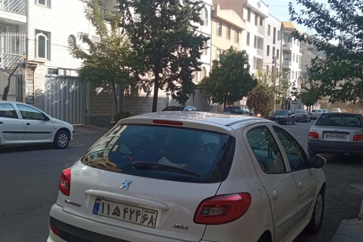 پژو،  207