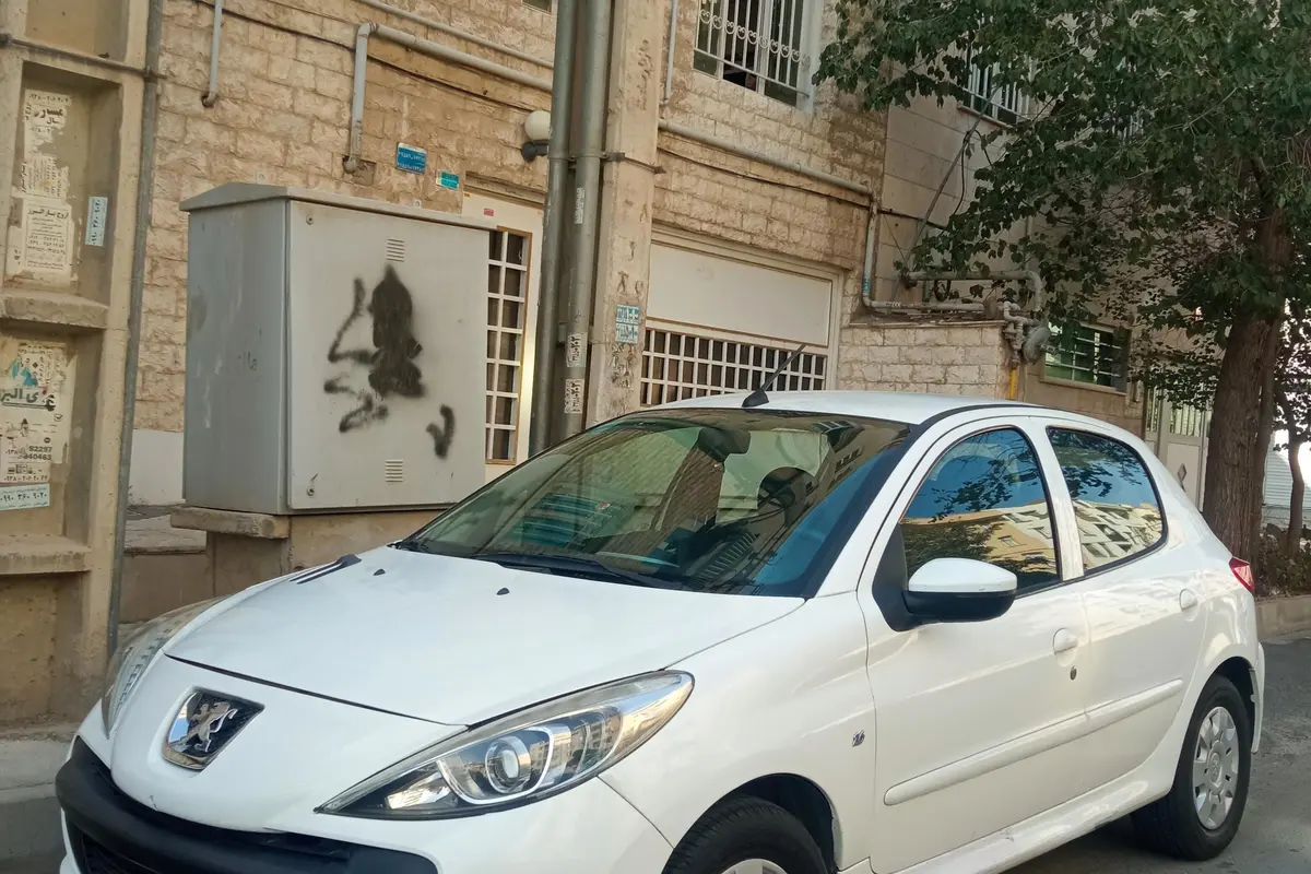 پژو،  207