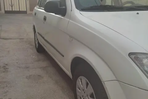 تیبا، هاچ بک