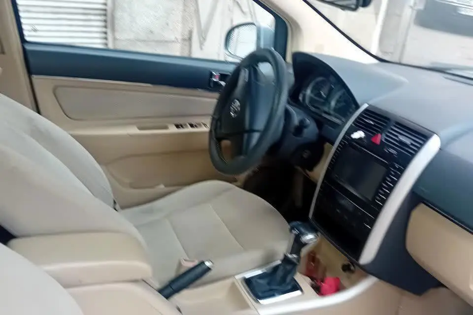 بایک،  سابرینا هاچ بک (مونتاژ)