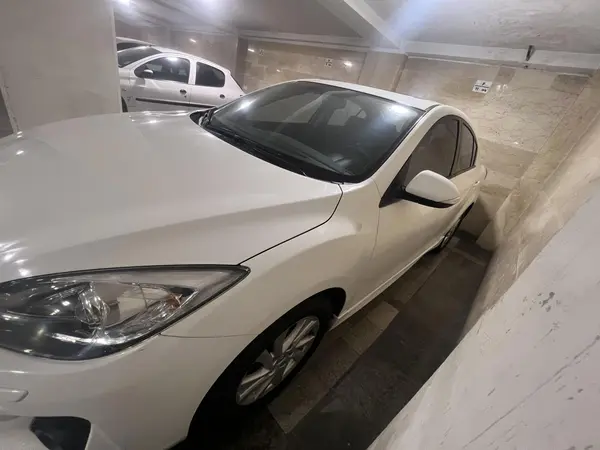 مزدا، 3 نیو صندوق دار