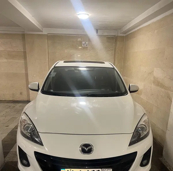 مزدا، 3 نیو صندوق دار