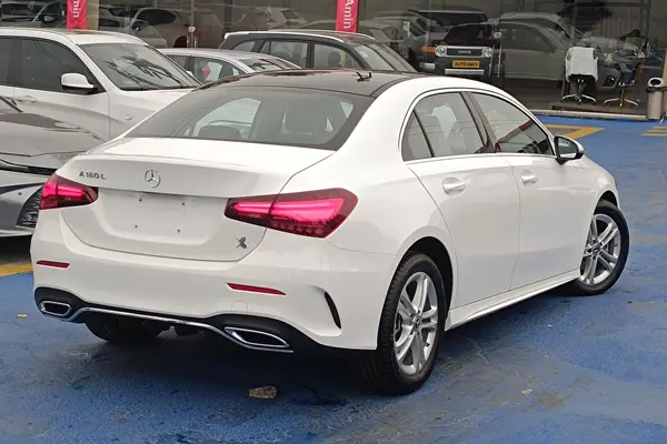 بنز، کلاس A سدان