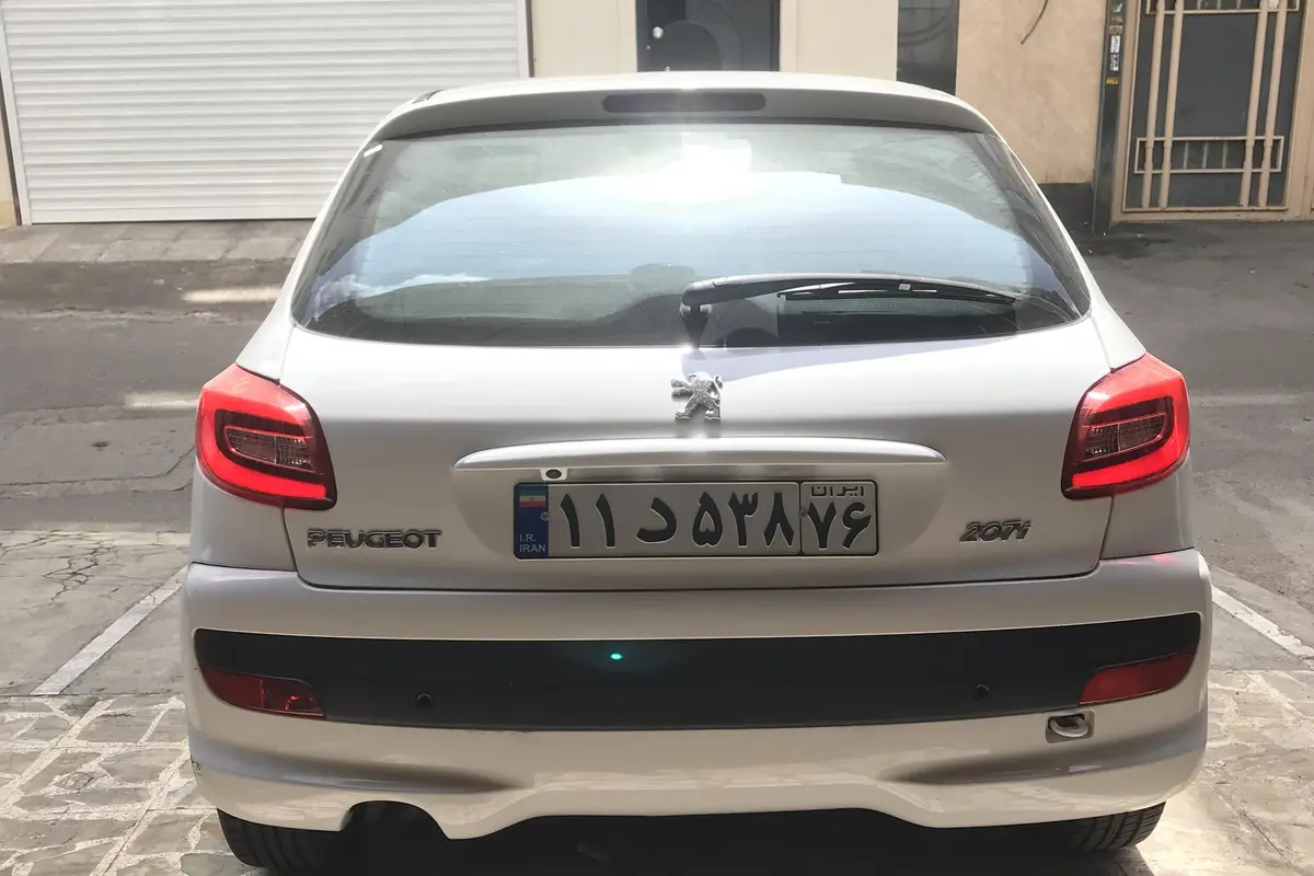 پژو،  207