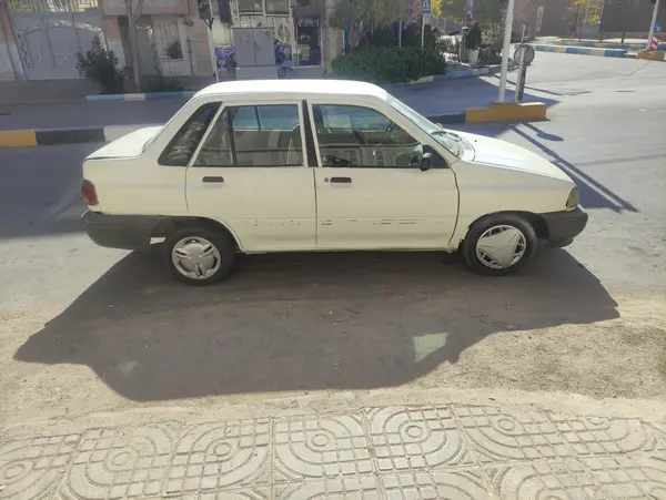 پراید، صندوق دار