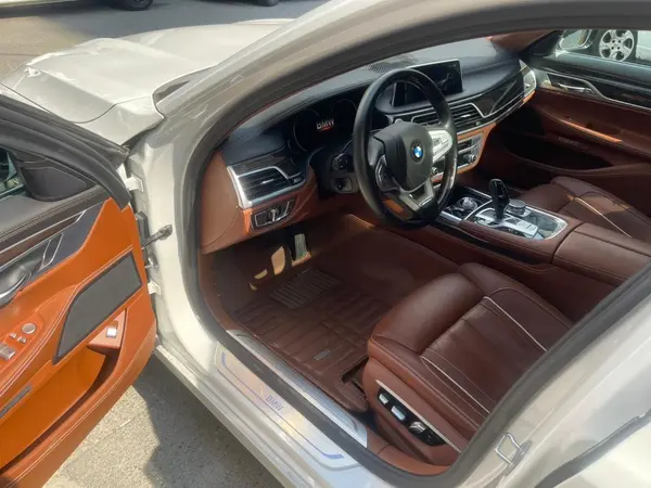 ب ام و، سری 7