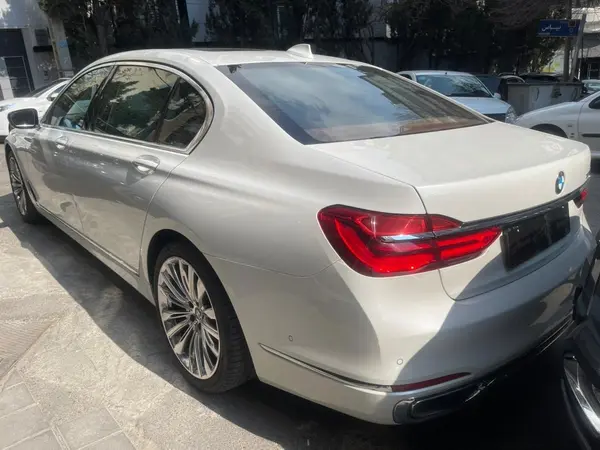 ب ام و، سری 7