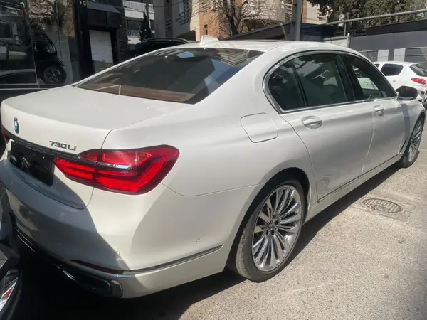 ب ام و، سری 7