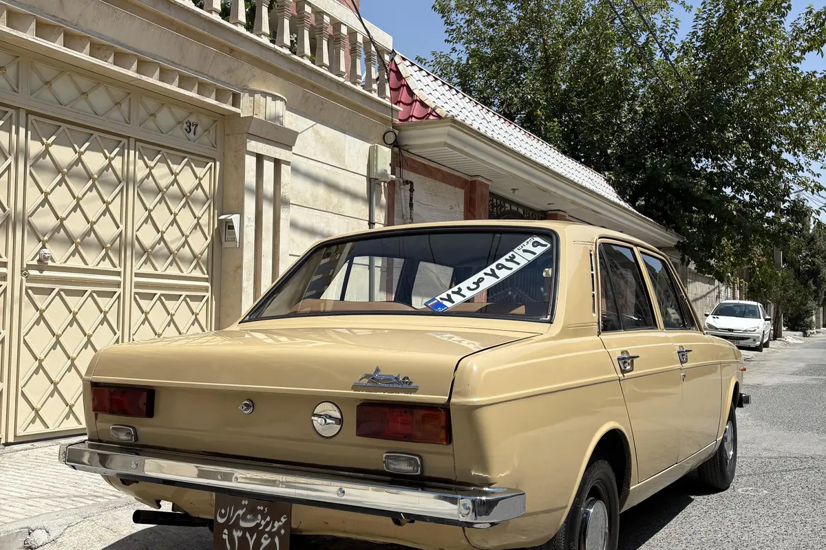 پیکان،  سدان