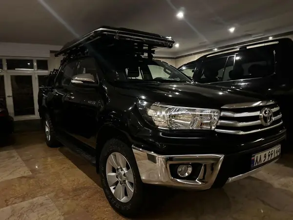 تویوتا، هایلوکس دو کابین