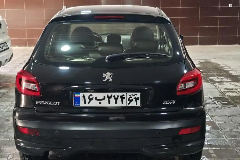 پژو،  207