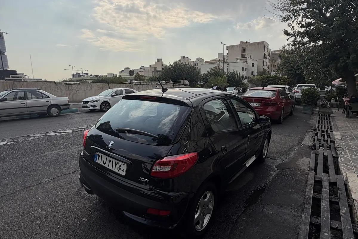 پژو،  207
