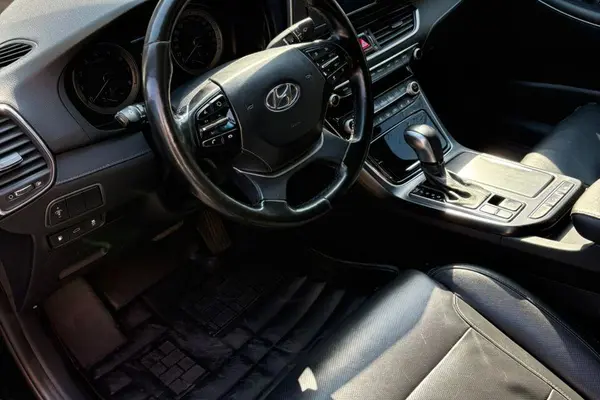 هیوندای، آزرا (گرنجور)