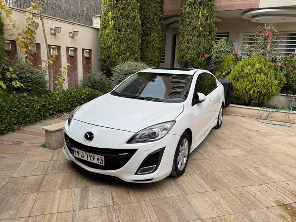 مزدا، 3 نیو صندوق دار