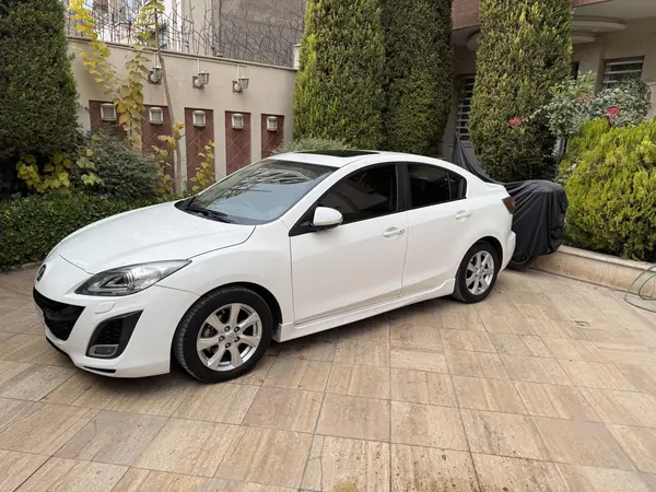 مزدا، 3 نیو صندوق دار