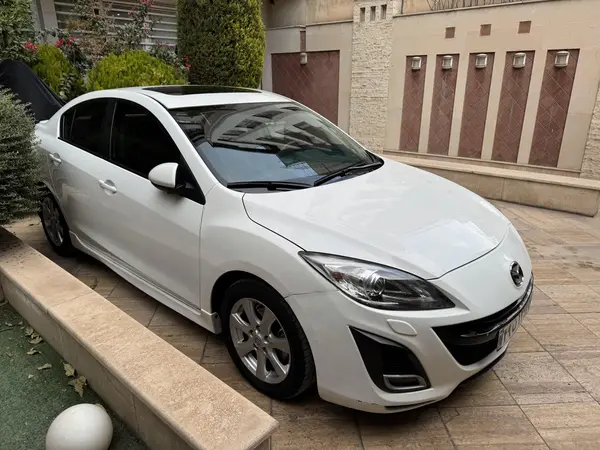 مزدا، 3 نیو صندوق دار