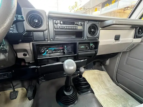 تویوتا، لندکروز وانت تک کابین